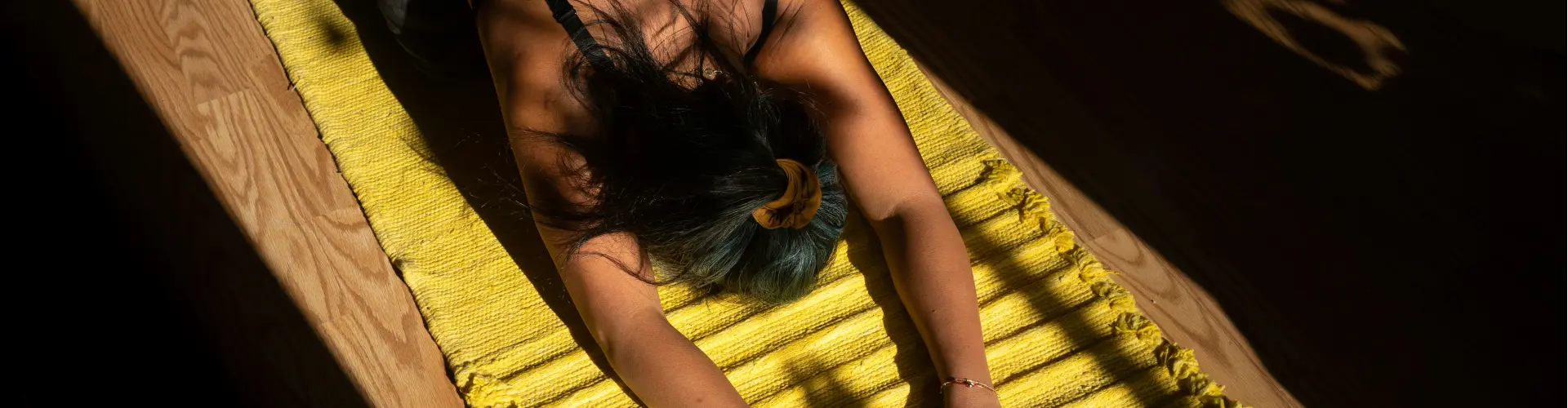 Yoga para la conexión - Online Class by Just Plain  Yoga